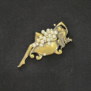 Vintage “JJ” Bathing Beauty Bubble Bath  Brooch Faux Pearls Bubbles